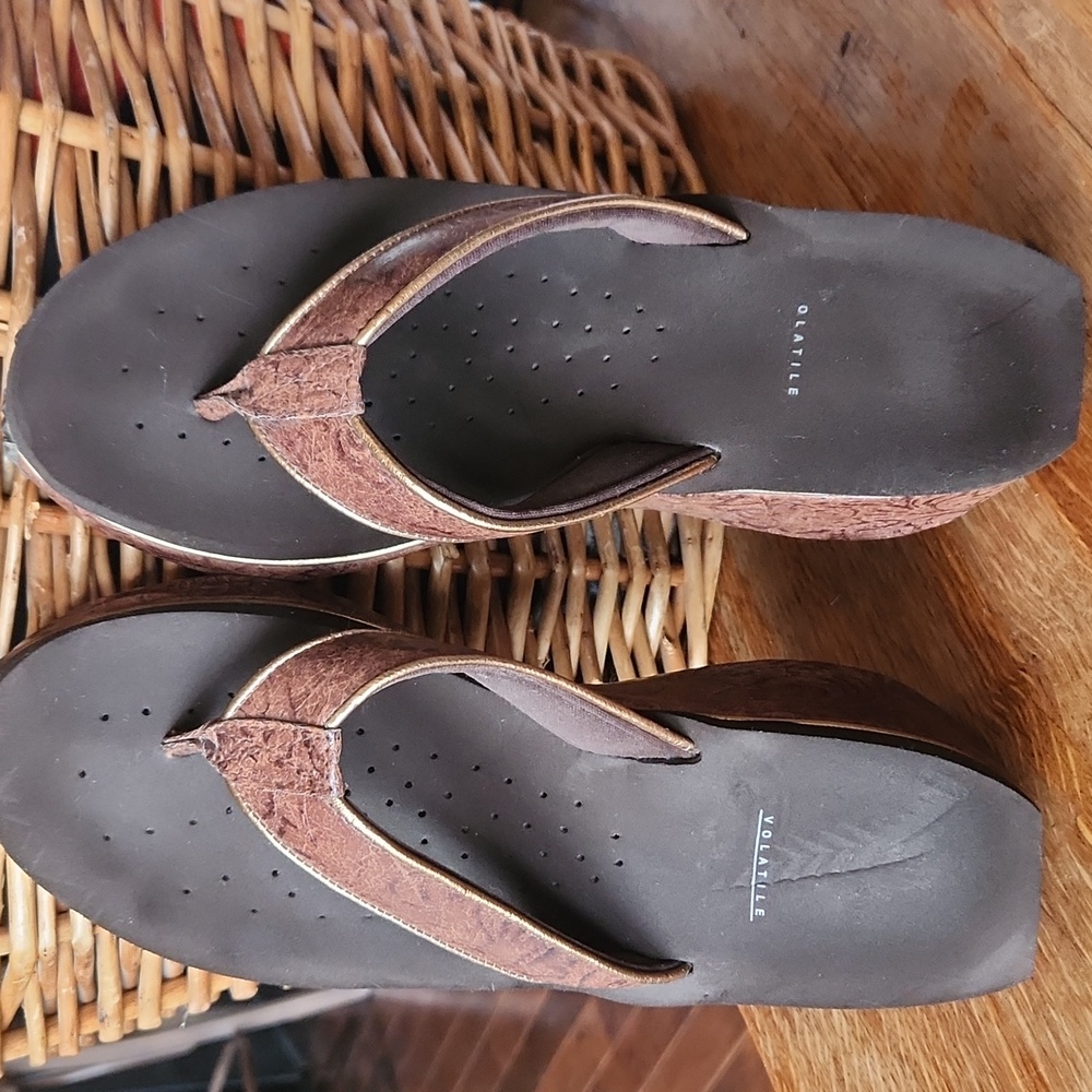 Volatile‎ Tooled Frappachino  Platform Heel Thong Sandal Brown sz 10 Chunky - Picture 4 of 13